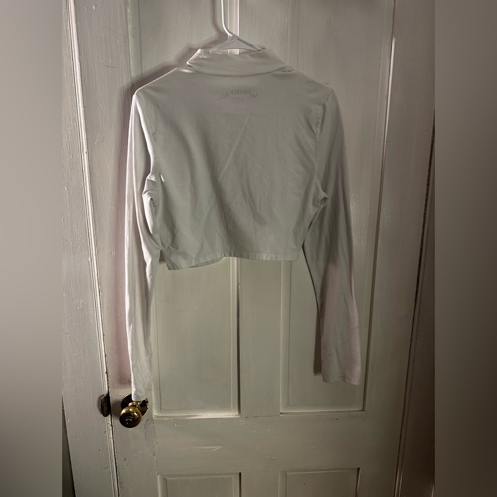 White cropped turtle neck shirt